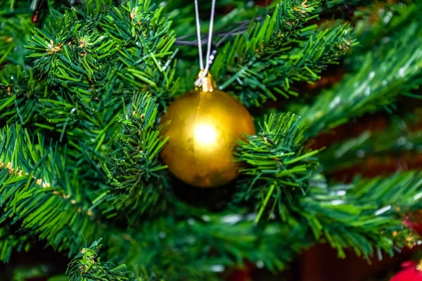Tinsel Oyuncaklar Topları Diğer Süslemeleri Noel Noel Ayakta Açık Havada — Stok fotoğraf