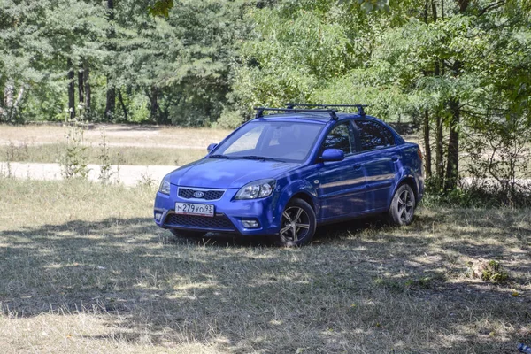 Lasy Obok Wsi Shapsugskaya Rosja Lipca 2016 Niebieski Samochód Kia — Zdjęcie stockowe