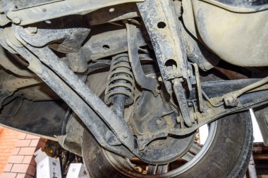 Alt görünümü bir araba.