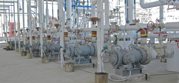 Oil refinery. Equipment for primary oil refining.