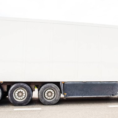 Navlun araçlar yolda. Yük arabası. Kamyon