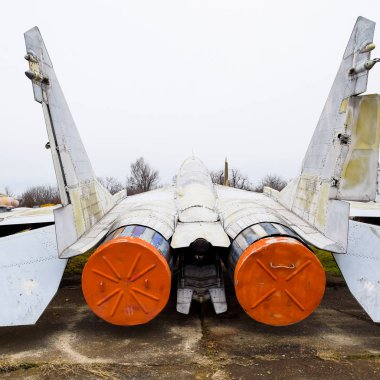 Krasnodar, Rusya - 23 Şubat 2017: Askeri uçak savaşçıları havaalanında. Eski açığa alınan uçak. Krasnodar Havaalanı