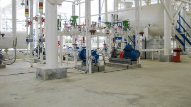 Benzin Pompa santrifüj pompalar. Rafineri pompa. Petrol rafinerisi. Birincil Petrol arıtma için donatım.