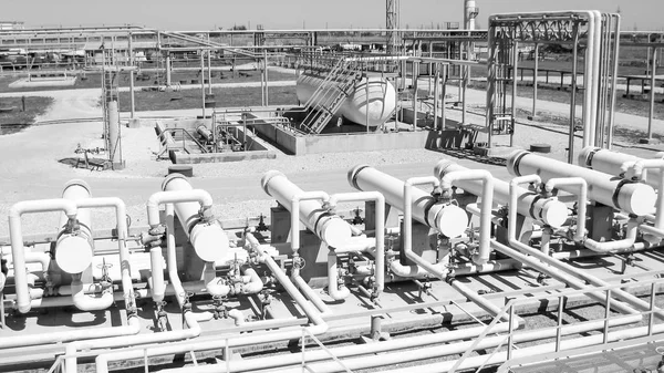 製油所における熱交換器 石油精製のための装置 — ストック写真