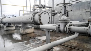 Isı değiştiriciler, Isıtma petrol için. Petrol rafinerisi. Birincil Petrol arıtma için donatım.