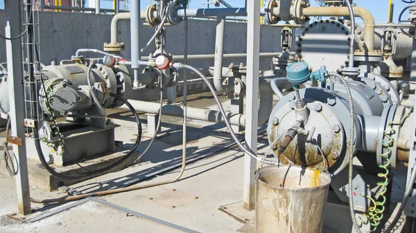 石油精製のホット製品をポンプするためのポンプ 製油所機器 — ストック写真