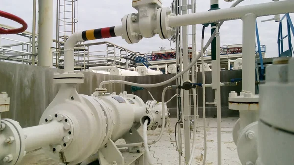 泵抽油机的炼油的热销产品 设备炼油厂 — 图库照片