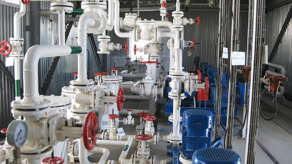 Oil refinery. Equipment for primary oil refining.