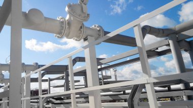 Boru hattında mandal. Petrol rafinerisi. Birincil Petrol arıtma için donatım.