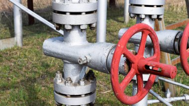Kapama vanaları yüksek basınçlı ekipman akışı. Petrol donanımı.