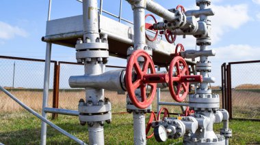 Kapama vanaları yüksek basınçlı ekipman akışı. Petrol donanımı.