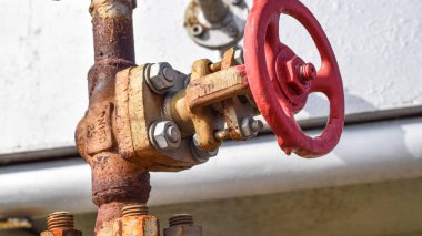 Kapama vanaları yüksek basınçlı ekipman akışı. Petrol donanımı.