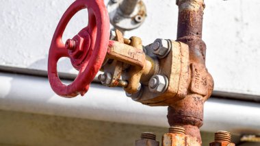 Kapama vanaları yüksek basınçlı ekipman akışı. Petrol donanımı.