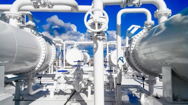 Petrol ürünü soğutmaya ekipman alanı. Birincil Petrol arıtma için donatım.