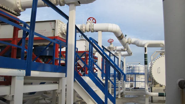 Oljeraffinaderi Utrustning För Raffinering Råolja — Stockfoto