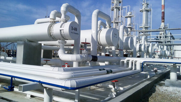 Теплообменники на нефтеперерабатывающем заводе. Оборудование для переработки нефти
.