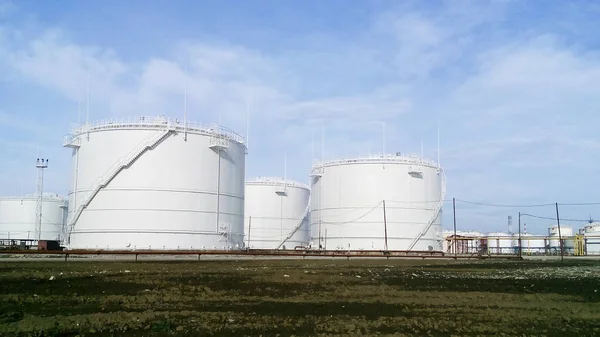 Tanques Armazenamento Para Produtos Petrolíferos Refinaria Equipamentos — Fotografia de Stock