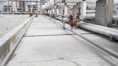 Petrol rafinerisi. Birincil petrol rafinerisi ekipmanı.