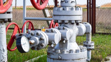 Kapama vanaları yüksek basınçlı ekipman akışı. Petrol donanımı.