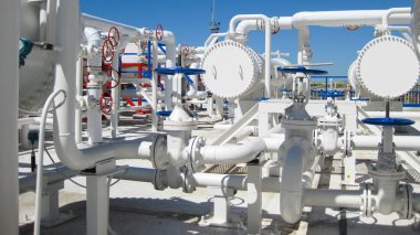 Petrol rafinerisi. Birincil petrol rafinerisi ekipmanı.