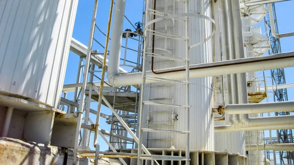 Rättelse Kolumner Raffinaderiet Utrustning För Primära Oljeraffinering Raffinaderiet Utrustning Oljeraffinaderi — Stockfoto
