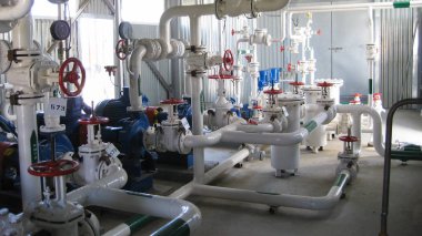 Petrol rafinerisi. Birincil petrol rafinerisi ekipmanı.