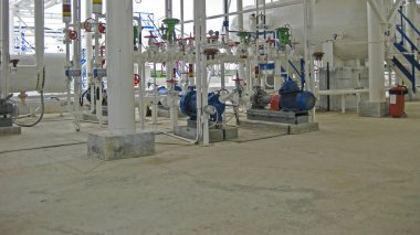 Petrol rafinerisi. Birincil petrol rafinerisi ekipmanı.