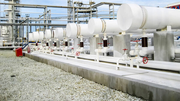 Теплообменники на нефтеперерабатывающем заводе. Оборудование для переработки нефти
.