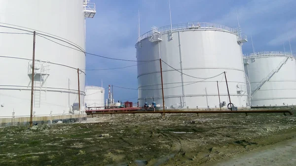 Tanques Armazenamento Para Produtos Petrolíferos Refinaria Equipamentos — Fotografia de Stock