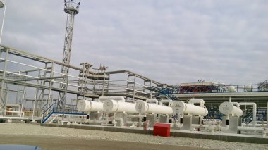 Bir rafineri Isı değiştiriciler