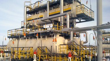 Ayırıcı. Ekipman petrol ayrılması için. Modüler Petrol arıtma. Bulite ayrılması için.