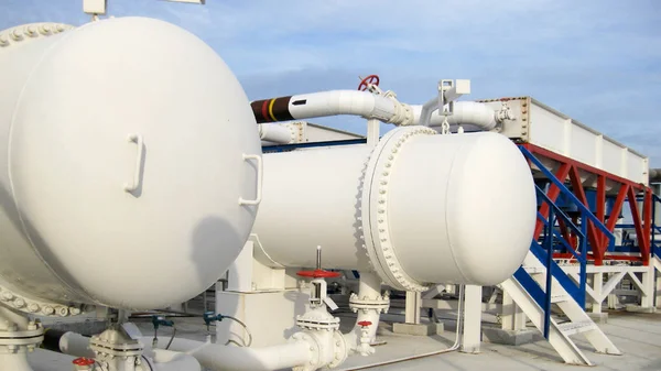 Heat exchangers in a refinery — Stock Photo, Image