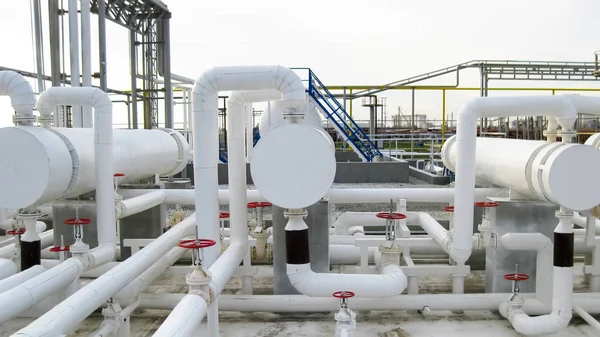 Heat exchangers in a refinery. The equipment for oil refining — Stock Photo, Image