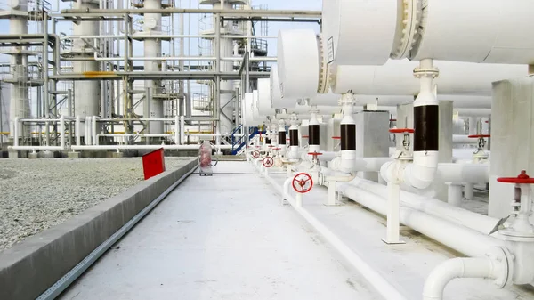 Heat exchangers in a refinery. The equipment for oil refining — Stock Photo, Image