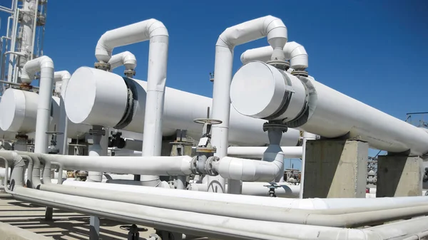 Heat exchangers in a refinery. The equipment for oil refining — Stock Photo, Image