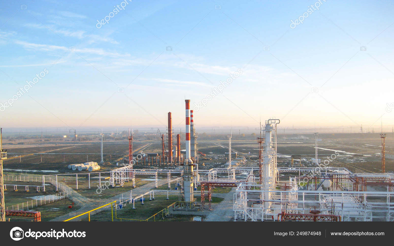 The oil refinery — Stock Photo © Leonid_Eremeychuk #249874948