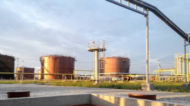Raffineria di petrolio. Attrezzature per la raffinazione del petrolio primario