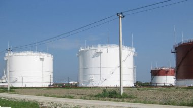 Dikey çelik tank. Petrol ürünleri depolama kapasiteleri