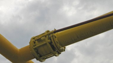 Gaz boru hattı üzerinde vinç