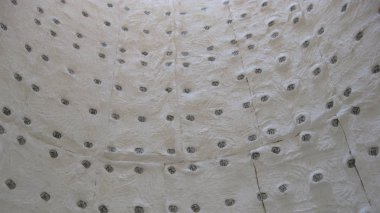 Meşale kapalı yazın, içinden bak