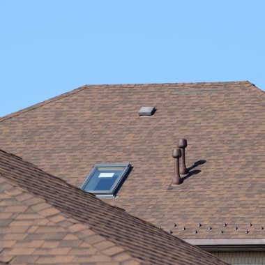 Bir çatıda Dekoratif metal kiremit
