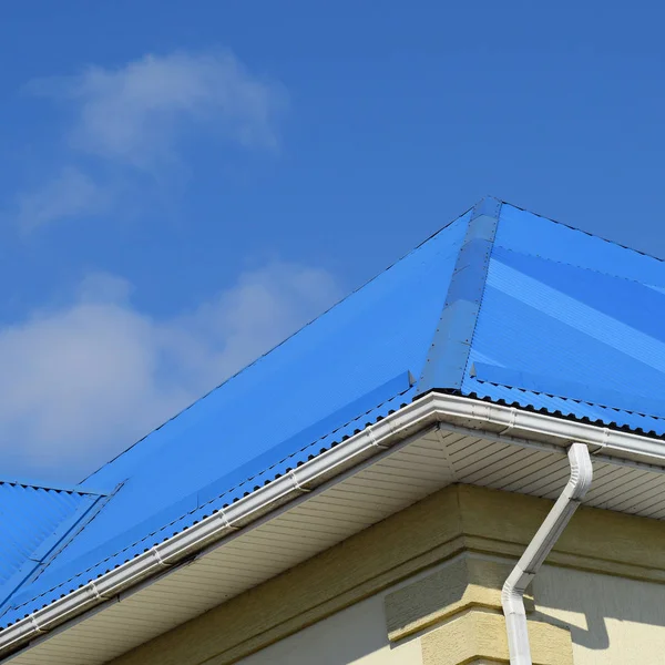 Tôles métalliques de toit bleu — Photo