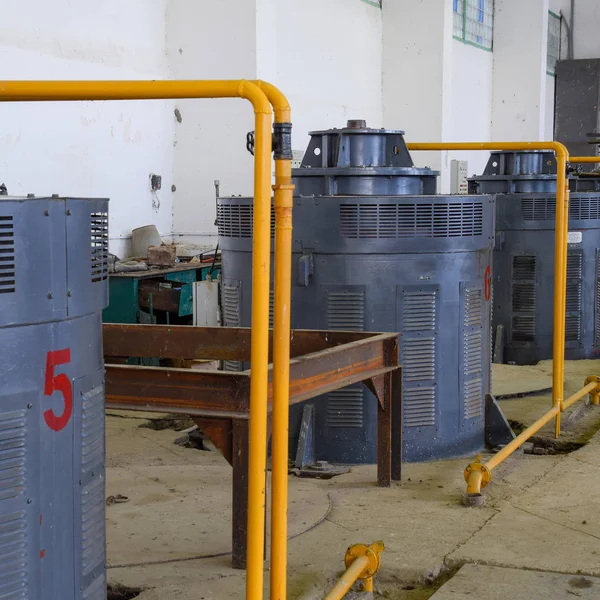 Motores de bombas de agua en una estación de bombeo de agua. Irrig de bombeo — Foto de Stock