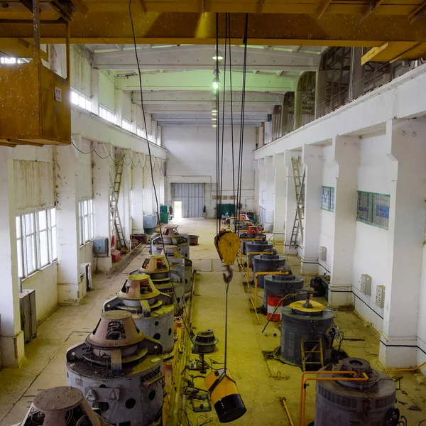 Motores de bombas de agua en una estación de bombeo de agua. Irrig de bombeo —  Fotos de Stock