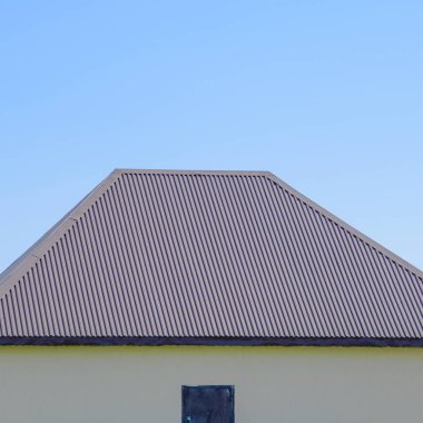 Oluklu levha çatı