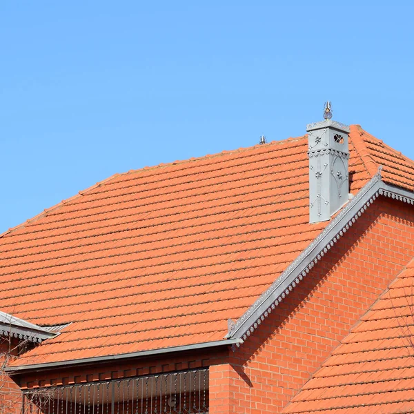 The house with a roof of tiles — Stock Photo, Image