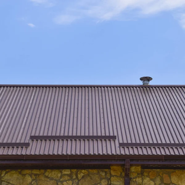 The roof of corrugated sheet — Stock Photo, Image