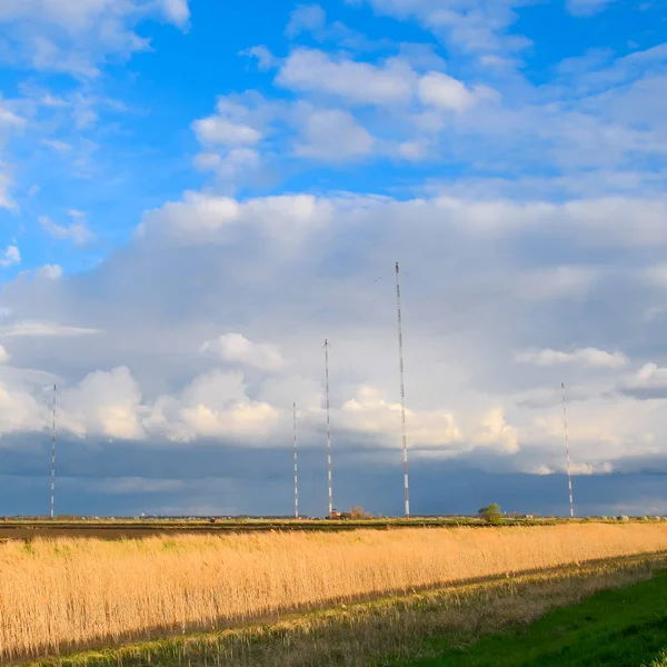 Torres de comunicación de onda larga "Goliat". Equipo de radio para —  Fotos de Stock