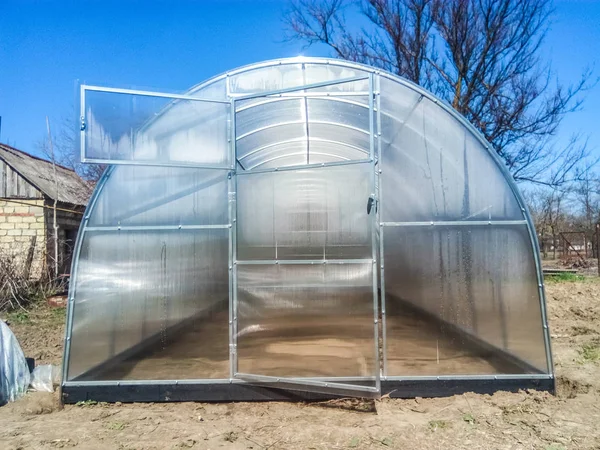 Greenhouse made of polycarbonate, prefabricated greenhouse. — Stock Photo, Image