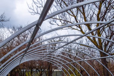 Polikarbon sera montajı